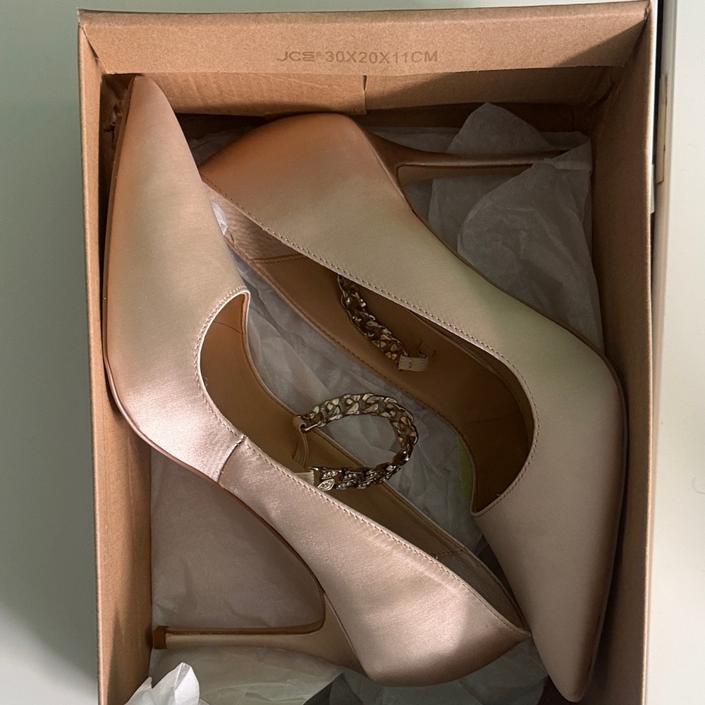 Jewel Badgley Mischka Satin Heels in Blush